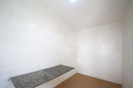 Casa à venda no Campo Belo de 200 metros quadrados, com 3 casas no terreno.
