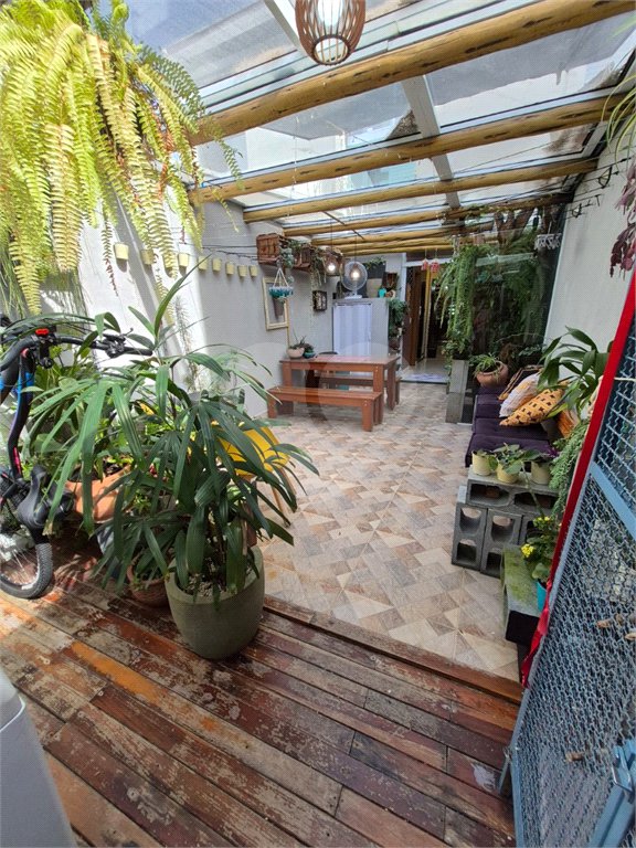 Sobrado à venda com 3 suítes em Vila Nivi, São Paulo, SP