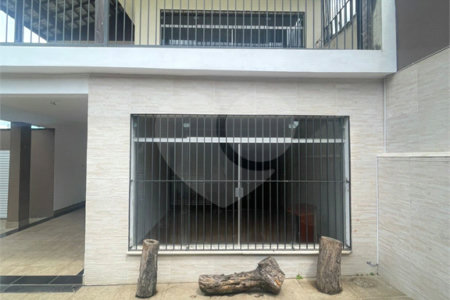 Sobrado à venda com 3 quartos, sendo 2 suítes,  em Vila Oliveira, Mogi das Cruzes, SP