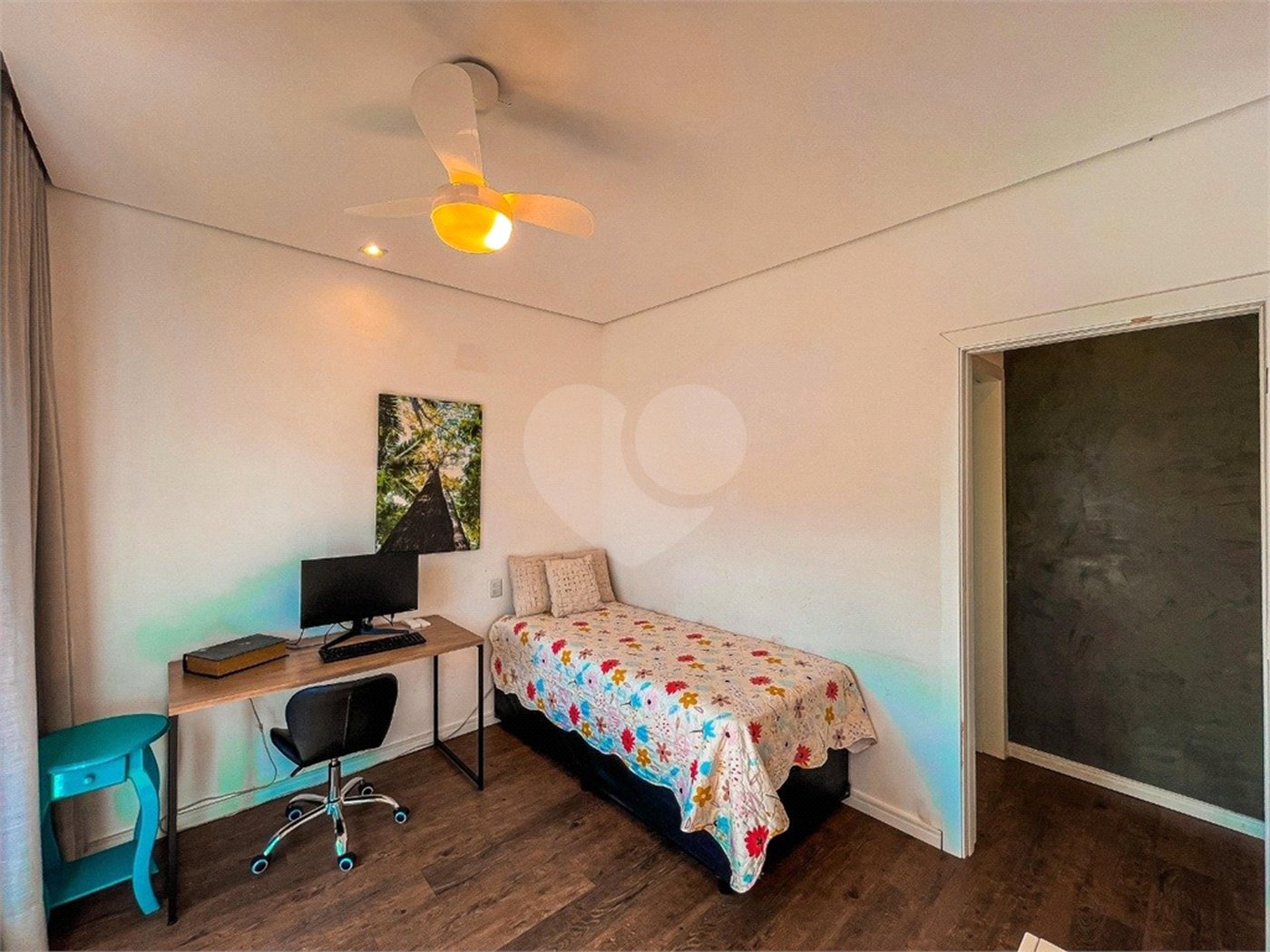 Casa à venda com 4 quartos, sendo 3 suítes,  no condomínio Vintage, Cotia - SP