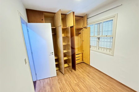 Casa à venda com 3 quartos, sendo 1 suíte, em Jardim Trussardi, São Paulo, SP
