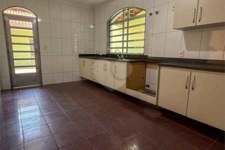 Sobrado à venda com 3 quartos, sendo 1 suíte, em Cidade Líder, São Paulo, SP