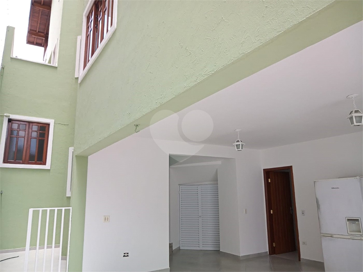 Sobrado à venda com 4 quartos, sendo 3 suítes, em Tremembé, São Paulo, SP