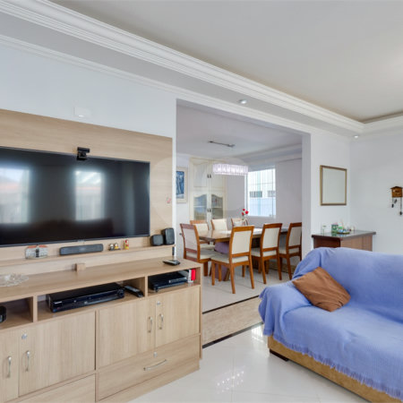 Casa à venda com 3 quartos, sendo 1 suíte, em Santo Amaro, São Paulo, SP