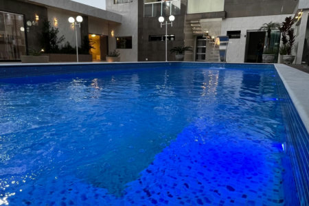 Casa à venda com 8 quartos, sendo 2 suítes, em Flórida, Praia Grande, SP