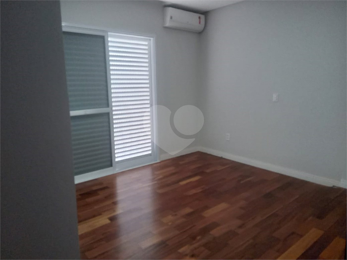 Casa à venda com 4 quartos, sendo 3 suítes,  no condomínio Residencial Montreal, São Carlos - SP