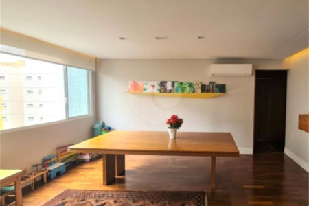 Apartamento à venda com 3 quartos, sendo 1 suíte, em Vila Uberabinha, São Paulo, SP