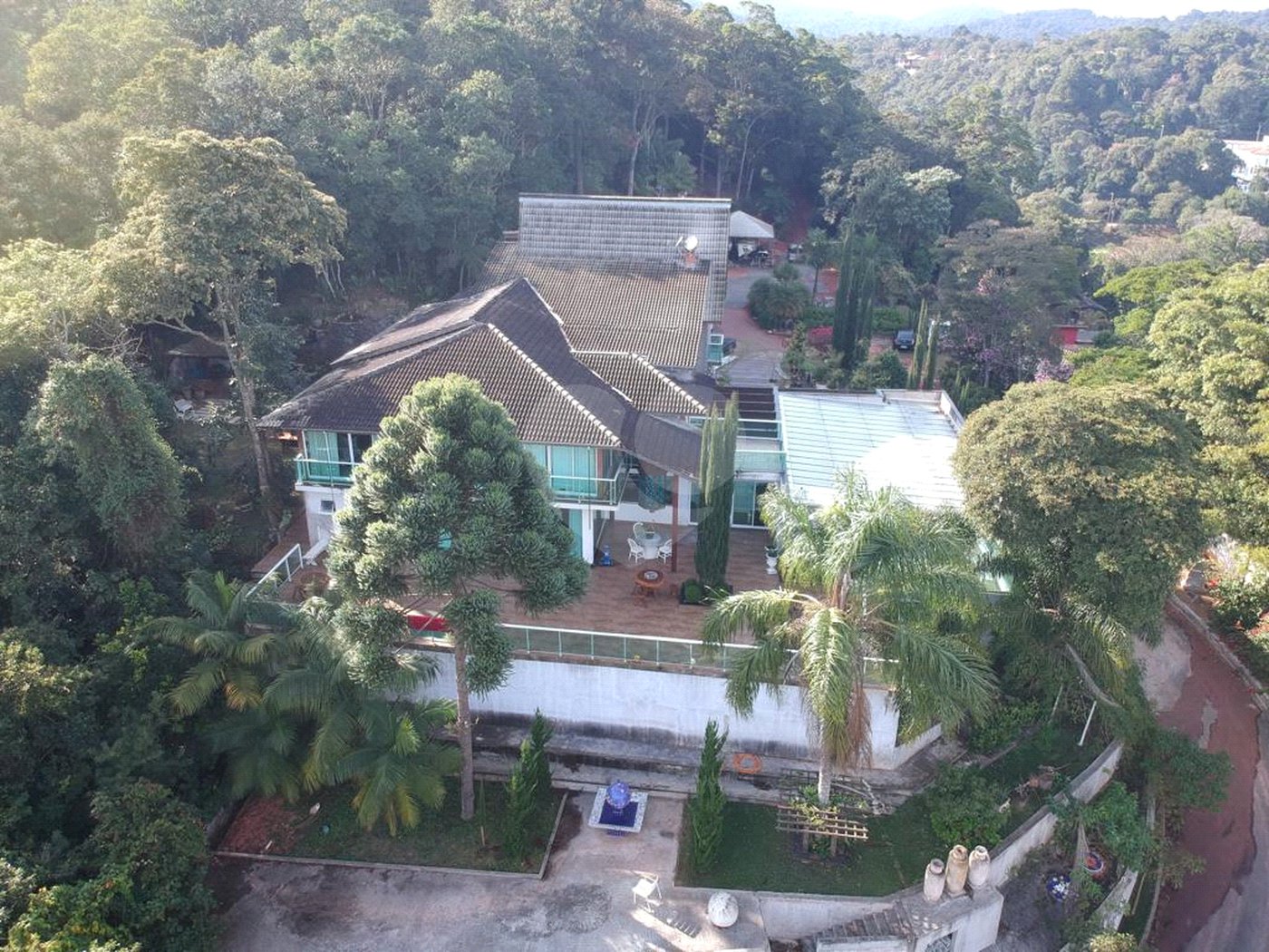 Casa à venda com 6 quartos, sendo 5 suítes, no condomínio Alpes da Cantareira, Mairiporã - SP