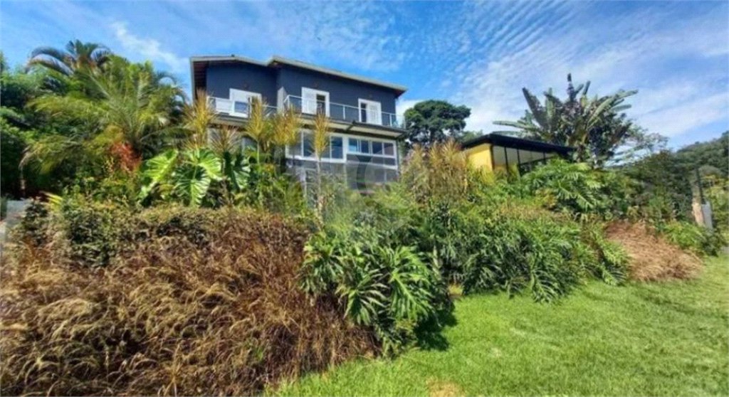 Casa à venda com 3 suítes no condomínio Vale da Santa Fé, Vinhedo - SP