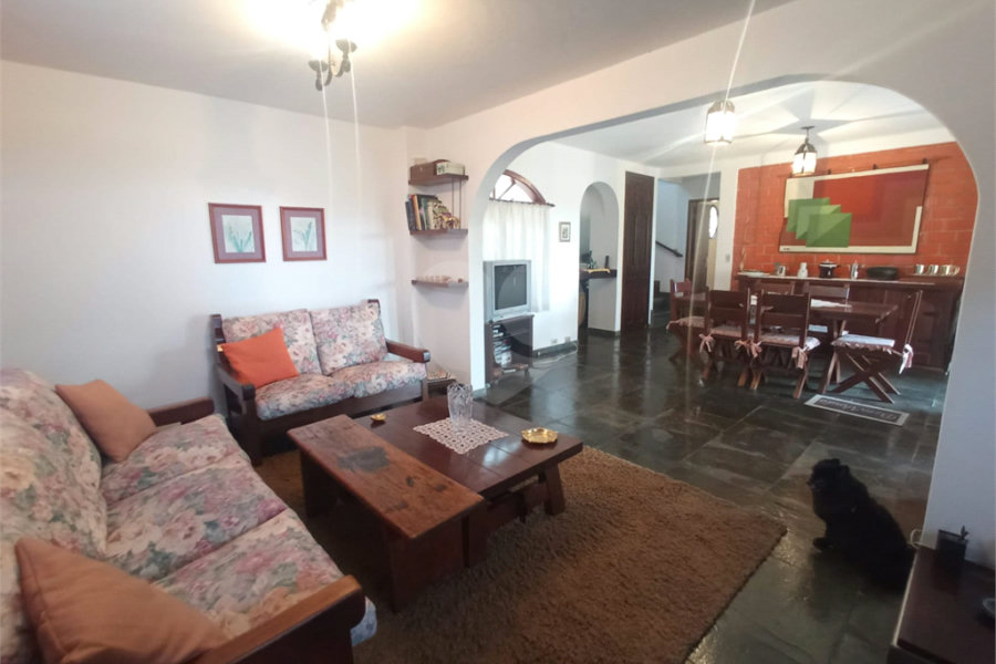 Casa à venda com 4 quartos, sendo 1 suíte, no condomínio Alpes da Cantareira, Mairiporã - SP
