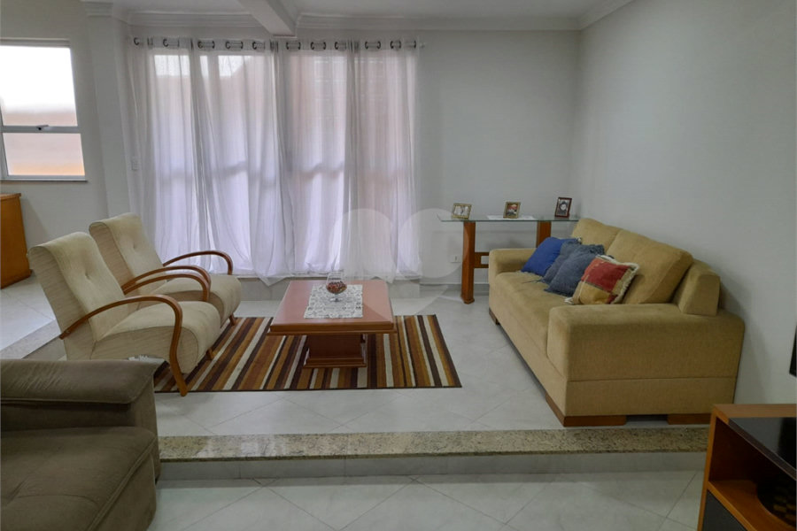 Sobrado à venda com 4 quartos, sendo 1 suíte, em Chora Menino, São Paulo, SP