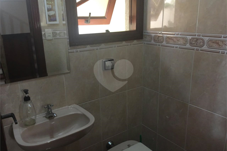 Casa à venda com 3 quartos, sendo 1 suíte, no condomínio Morada de Itapuã, São Paulo - SP