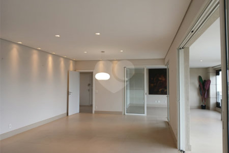 Apartamento à venda com 4 suítes em Anhangabaú, Jundiaí, SP