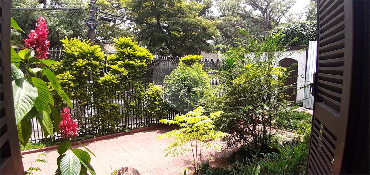 Sobrado à venda com 4 quartos, sendo 2 suítes, em Vila Madalena, São Paulo, SP