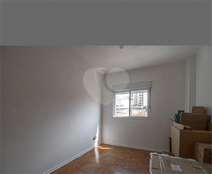 Apartamento à venda com 3 quartos, sendo 1 suíte,  em Aclimação, São Paulo, SP