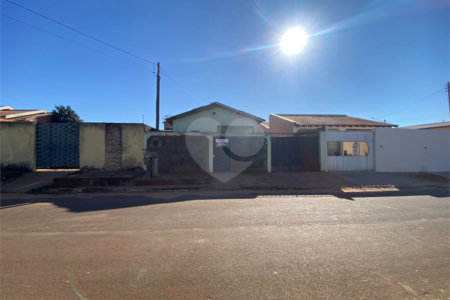 Casa à venda com 2 quartos em Residencial Ponta Porã I, Ponta Porã, MS