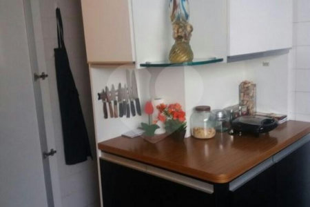 Apartamento à venda com 3 quartos, sendo 1 suíte,  em Vila Morumbi, São Paulo, SP