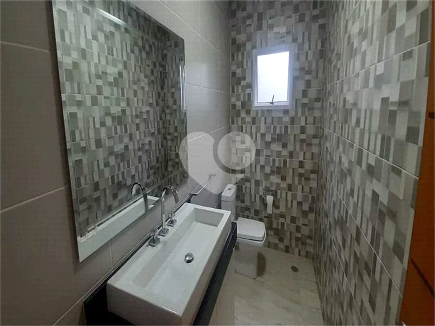 Casa à venda com 3 quartos, sendo 1 suíte, no condomínio Jardim da Montanha I, Mairiporã - SP