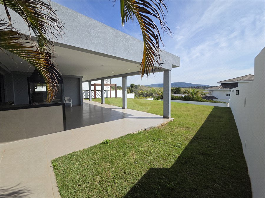 Casa à venda com 3 suítes no condomínio Village Ipanema I, Araçoiaba da Serra - SP