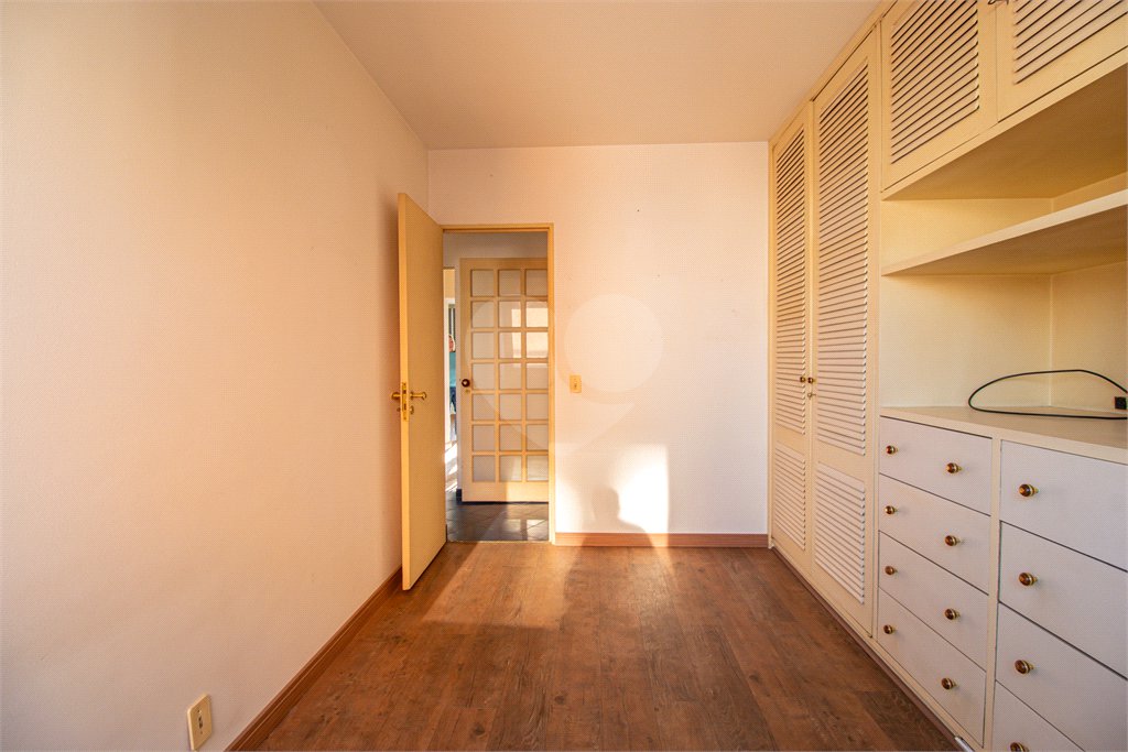 Apartamento à venda com 3 quartos, sendo 1 suíte, em Campo Belo, São Paulo, SP