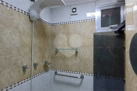 Sobrado à venda com 3 quartos em Bonfim, Osasco, SP
