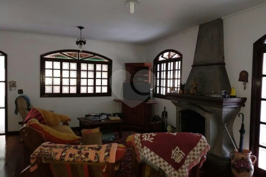 Casa à venda com 4 quartos, sendo 1 suíte, no condomínio Parque Imperial da Cantareira, Mairiporã - SP