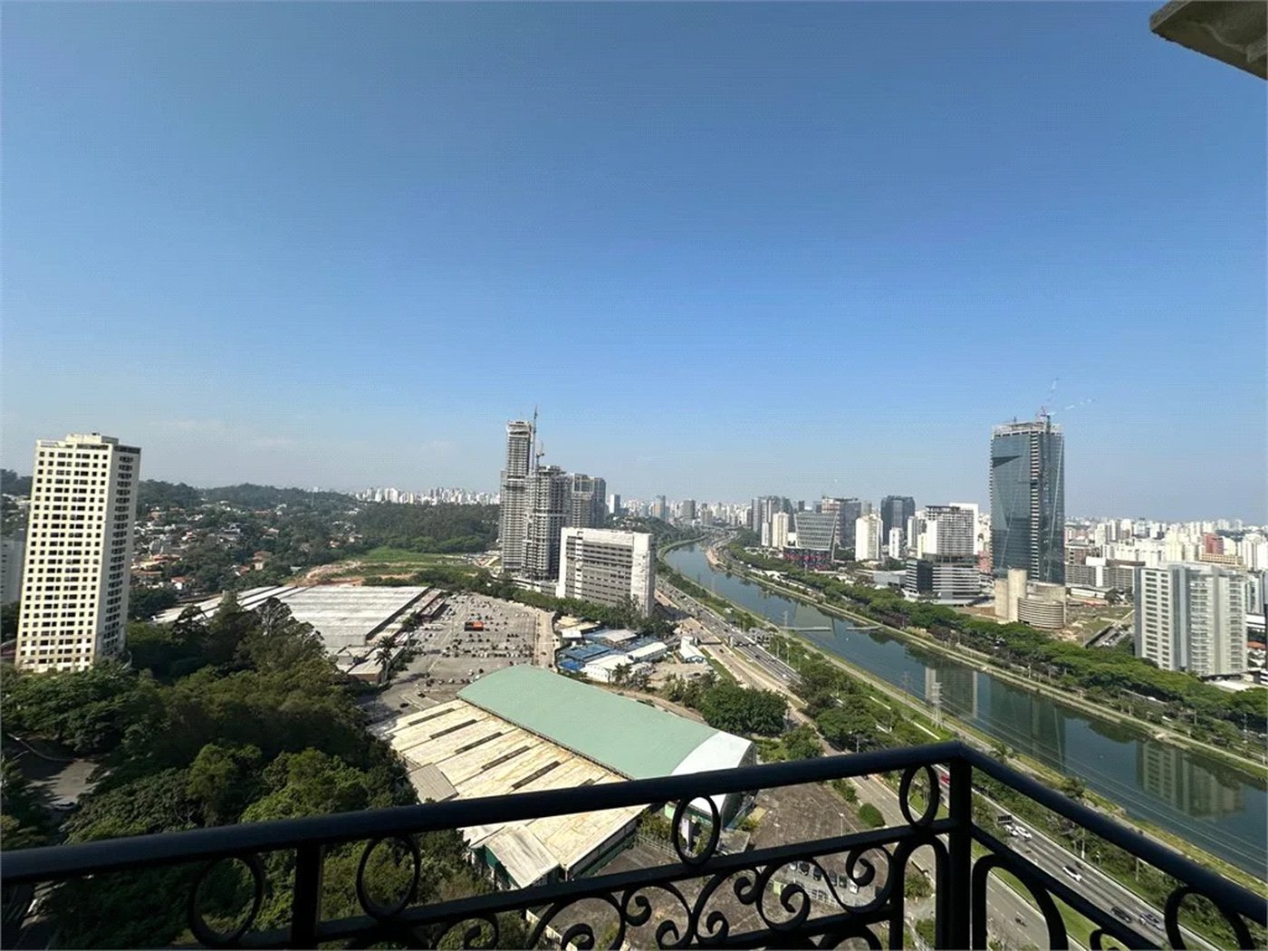 Apartamento para alugar com 4 suítes em Jardim Fonte do Morumbi, São Paulo, SP