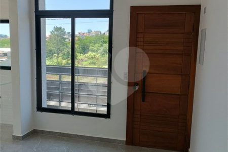 Sobrado à venda com 3 quartos, sendo 1 suíte,  em Residencial Jardins da Catalunha, Atibaia, SP