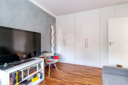 Casa à venda com 3 quartos, sendo 1 suíte, em Alto da Boa Vista, São Paulo, SP