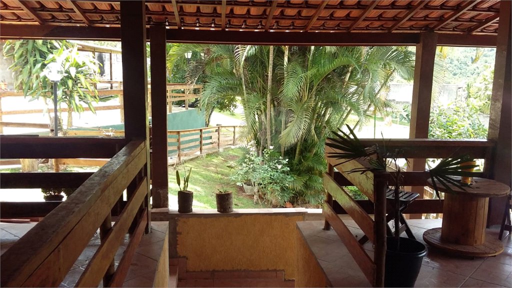 Casa à venda com 6 quartos, sendo 4 suítes, no condomínio Recanto dos Palmares, Atibaia - SP