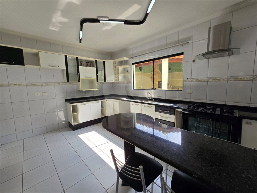 Casa para alugar com 4 quartos, sendo 3 suítes,  no condomínio Village Saint Claire, Sorocaba - SP