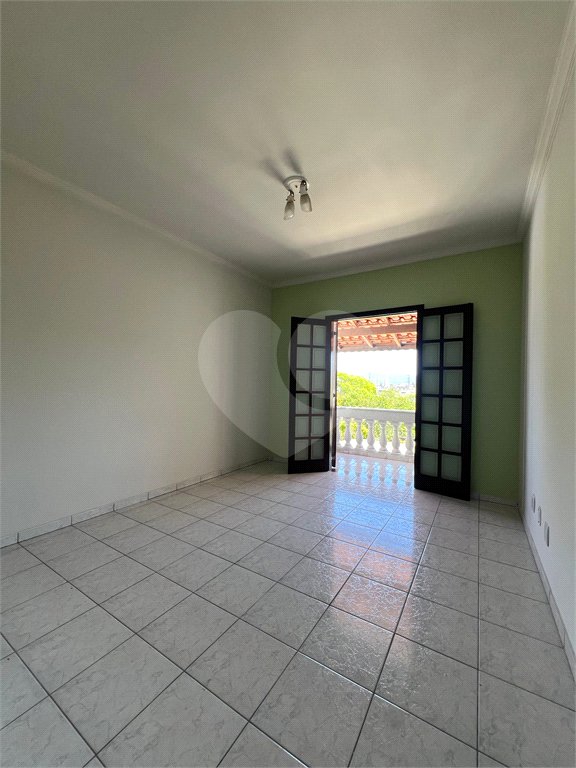 Sobrado à venda com 3 quartos, sendo 1 suíte, em Conjunto Habitacional Brás Cubas, Mogi das Cruzes, SP