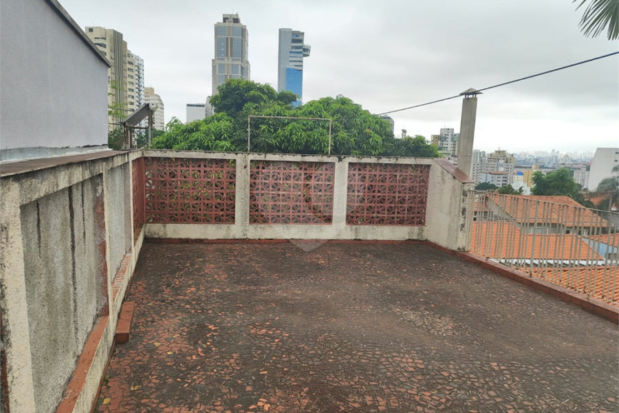 Casa à venda com 4 quartos, sendo 2 suítes, no condomínio Chácara das Rosas, São Paulo - SP