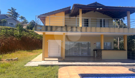 Casa à venda ou para alugar com 3 suítes no condomínio Serra da Estrela, Atibaia - SP