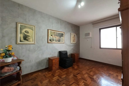 Apartamento à venda com 2 quartos, sendo 1 suíte,  em Laranjeiras, Rio de Janeiro, RJ