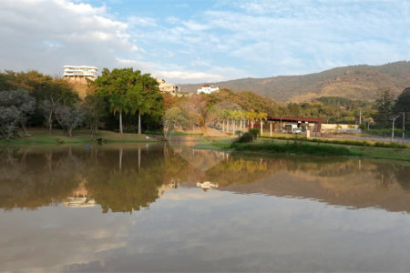 Casa à venda com 4 suítes no condomínio Itaporã, Atibaia - SP