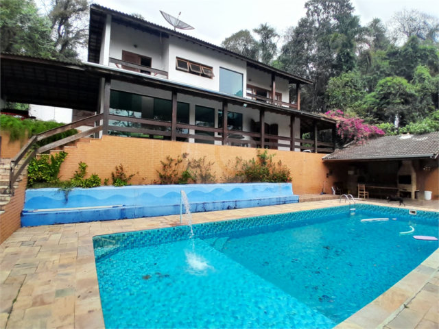 Casa Térrea à venda com 5 quartos, sendo 2 suítes,  em Roseira, Mairiporã, SP