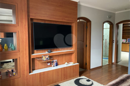 Casa à venda com 3 suítes em Jardim Leonor, São Paulo, SP