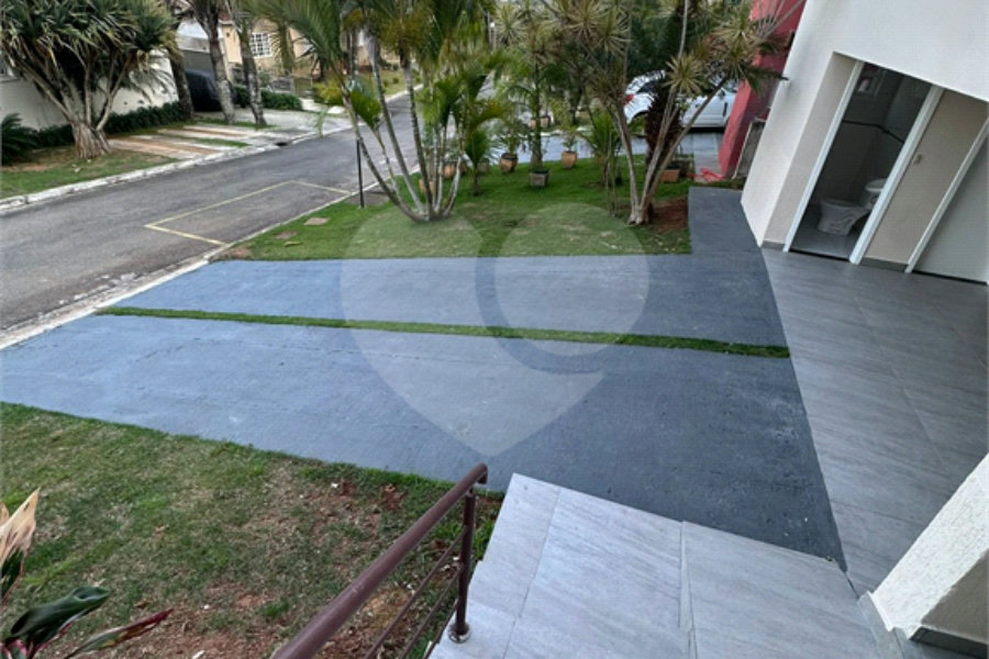 Casa à venda com 4 quartos, sendo 1 suíte,  no condomínio Jardim das Acácias, Cotia - SP