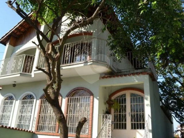Casa à venda com 3 quartos, sendo 1 suíte,  no condomínio Travessa Cacique Apoena,493, São Paulo - SP