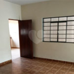 Casa térrea e espaçosa no centro da cidade por apenas R$370.000,00!!! Vamos agendar uma visita?