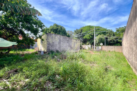 Terreno à Venda no Jardim Tangará