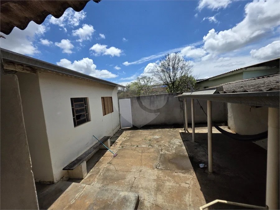 Casa térrea à venda com amplo quintal e grande potencial na Vila Nery