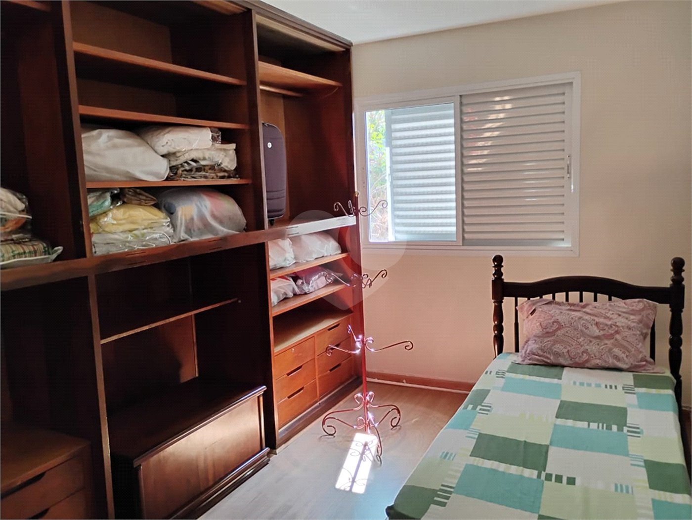 Vende-se apartamento no Jardim Aeroporto com 03 dormitórios