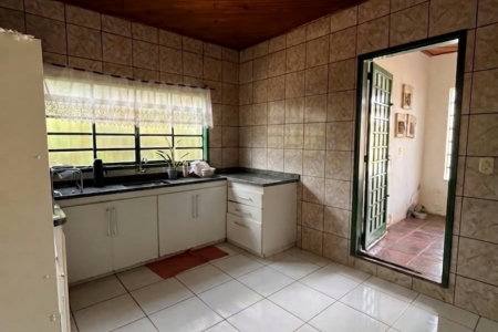 Casa à venda com 3 quartos, sendo 1 suíte, em Jardim das Oliveiras, Três Lagoas, MS