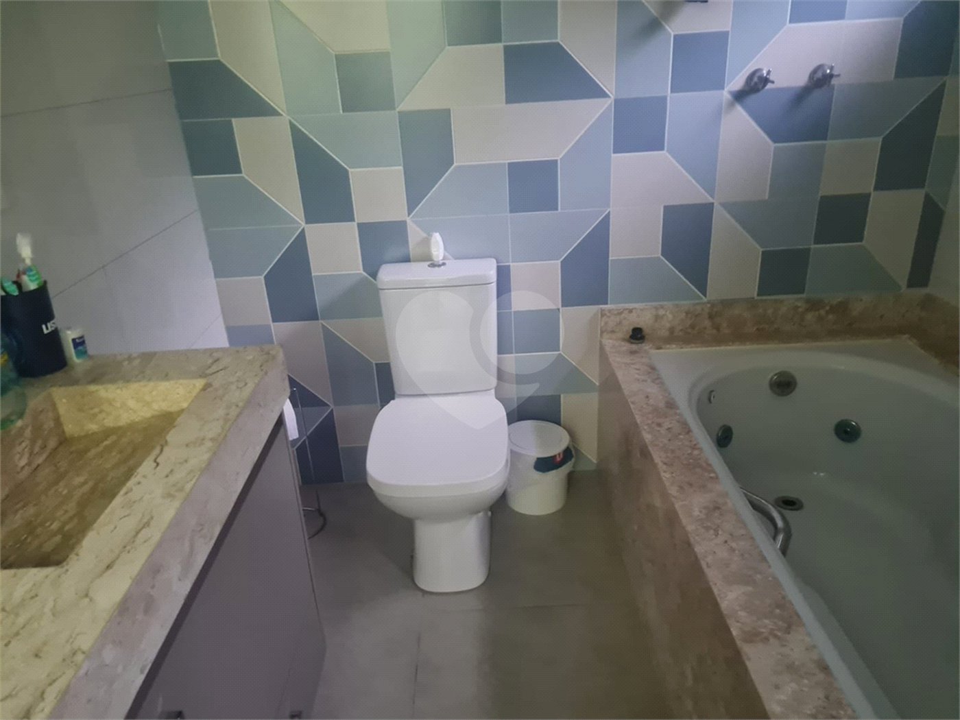 Terreno à venda com 4 suítes no condomínio Granja Anita, Mogi das Cruzes - SP