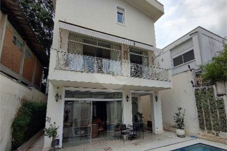 Casa à venda com 4 quartos, sendo 2 suítes,  em Pacaembu, São Paulo, SP