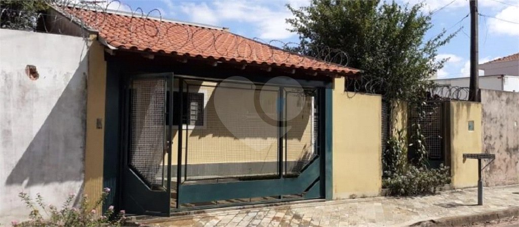 Casa Térrea com 2 dormitórios.