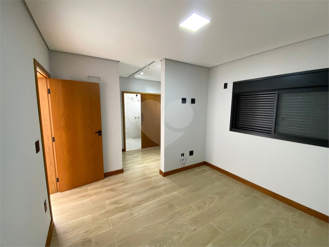 Casa à Venda no Condomínio Damha II