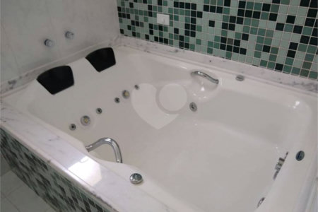 Casa à venda com 5 quartos, sendo 3 suítes, no condomínio Ville Chamonix, Itatiba - SP